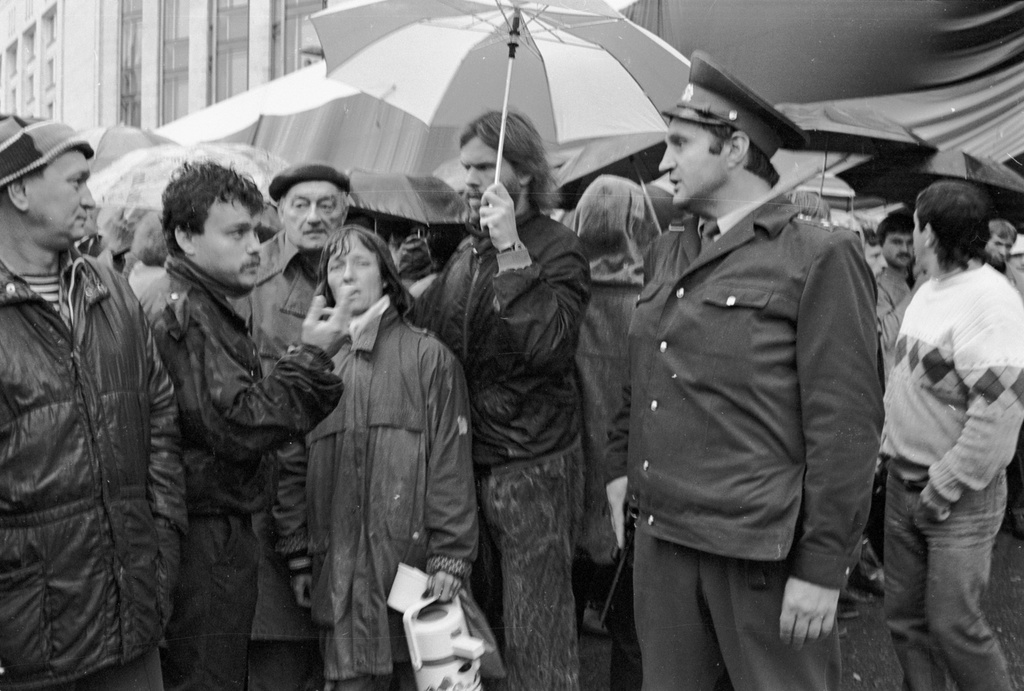 Фото "Митинг у Белого дома после победы над ГКЧП", 20 - 21 августа 1991 ...