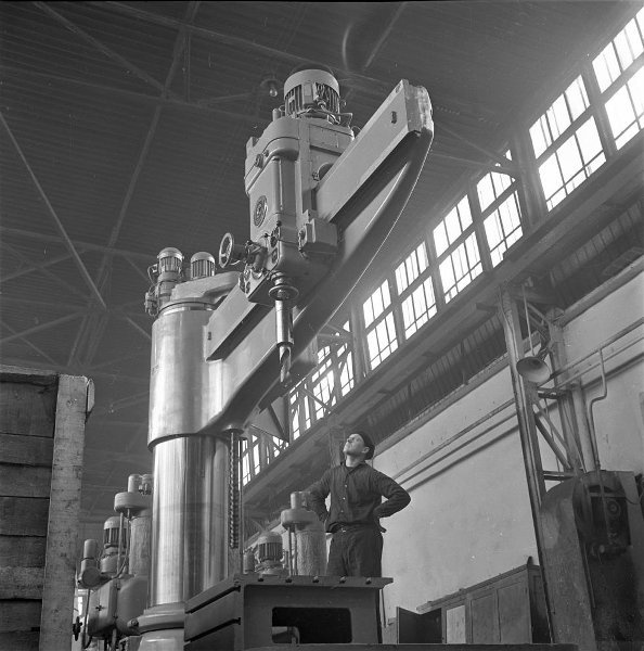 Фото "Одесский станкостроительный завод. Сборка радиально-сверлильного ...