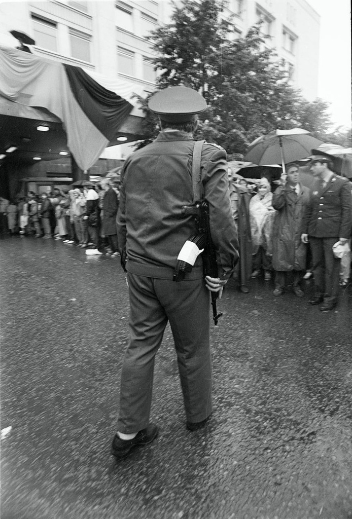 Фото "Митинг у Белого дома после победы над ГКЧП", 20 - 21 августа 1991 ...