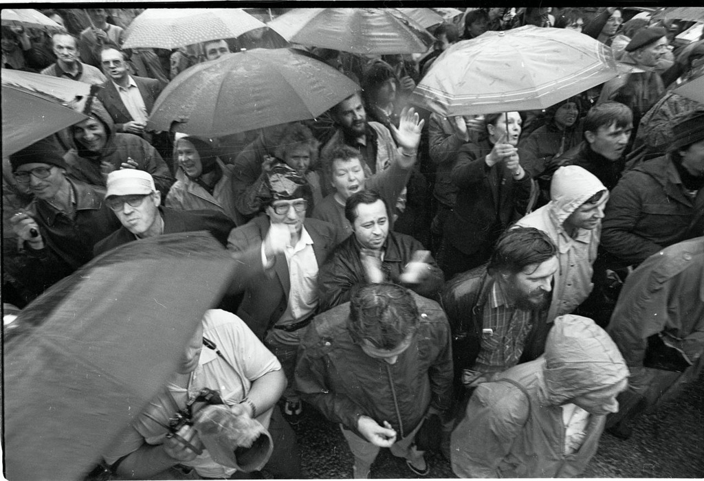 Фото "Митинг у Белого дома после победы над ГКЧП", 20 - 21 августа 1991 ...