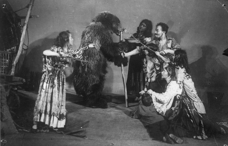 Фото "Московский государственный цыганский театр «Ромэн». Сцена из ...