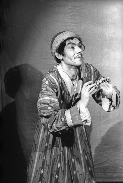 Московский государственный цыганский театр «Ромэн». Виталий Янковский в роли Хидоята в спектакле «Проделки Майсары», 1960 год, г. Москва