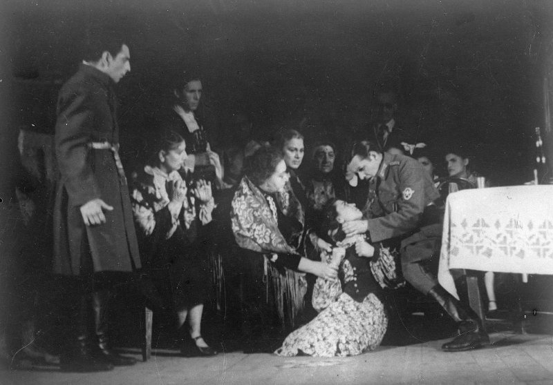 Фото "Московский государственный цыганский театр «Ромэн». Сцена из ...