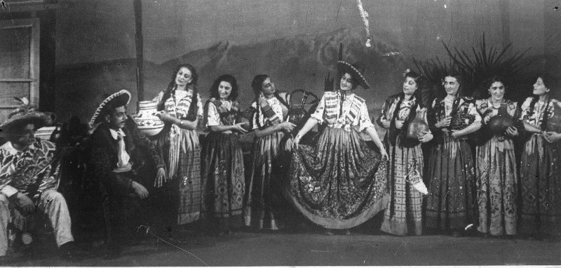 Фото "Московский государственный цыганский театр «Ромэн». Сцена из ...