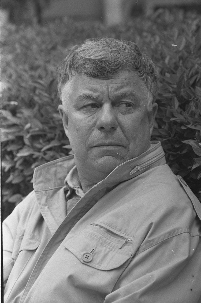 Фото "Писатель Анатолий Приставкин в саду Союза писателей СССР", 11 мая ...