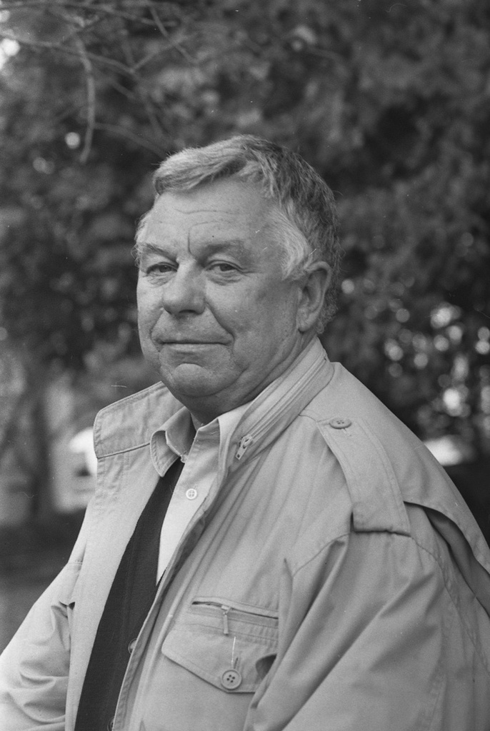 Писатель Анатолий Приставкин в саду Союза писателей СССР, 25 сентября 1991, г. Москва
