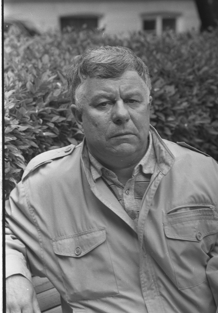 Фото "Писатель Анатолий Приставкин в саду Союза писателей СССР", 11 мая ...