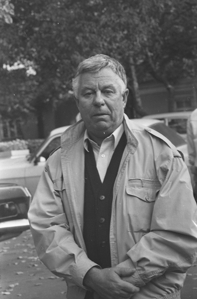 Фото "Писатель Анатолий Приставкин в саду Союза писателей СССР", 25 ...