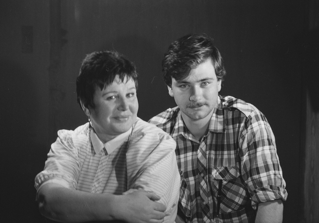 Фото "Писательница Ида Сухарь с Антоном", 17 июля 1992 - История России ...