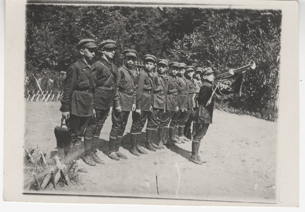 Фото "Измайловский парк культуры и отдыха, пионерский отряд", 1934 год ...