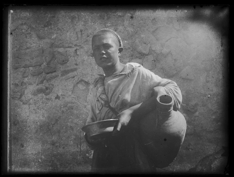 Мальчик-водонос, 1926 - 1935, Узбекская ССР