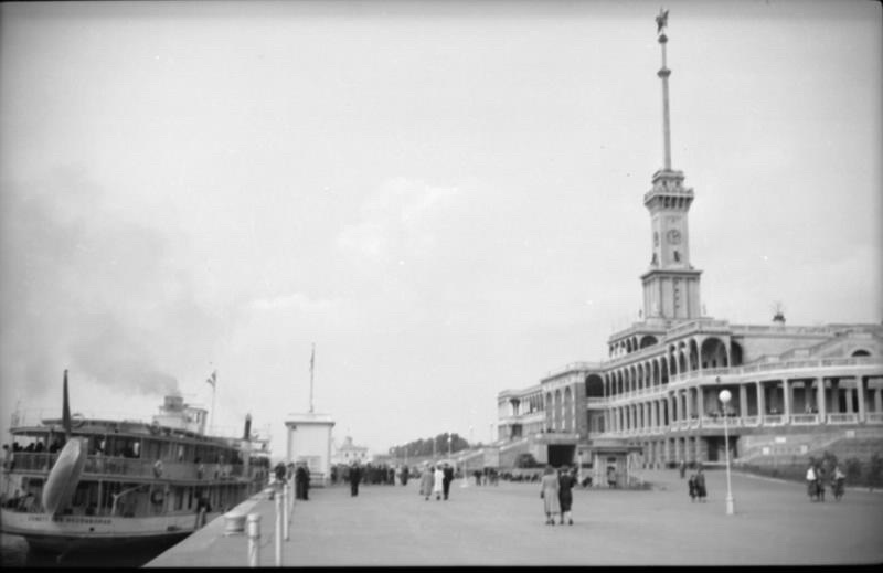 Северный речной вокзал, 1950-е, г. Москва. Видео «Строительство канала Москва — Волга» с этой фотографией.