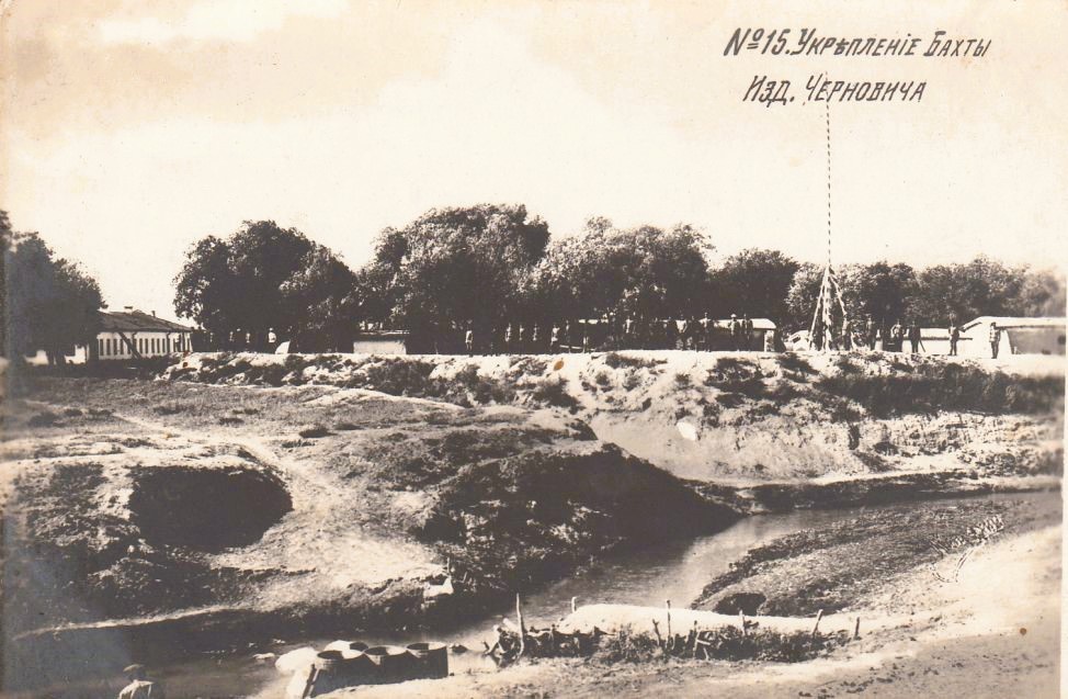 Семиреченская область. Укрепление Бахты, 1899 - 1916, Семиреченская обл., Лепсинский у., укрепление Бахты. На снимке изображен общий вид укрепления Бахты, расположенного на семиреченском участке российско-китайской границы. Бахтинское укрепление находилось смежно  с  крестьянским старожильческим селом Захаровским, основанном в 1860 году. В 1918–1919 годах, во время гражданской войны в Семиречье, в рамках политики «оказачевания» русских крестьян-старожилов, проводимой войсковым правительством Семиреченского казачьего войска, это село было преобразовано в казачью станицу, а население было переведено в войсковое сословие.&nbsp;