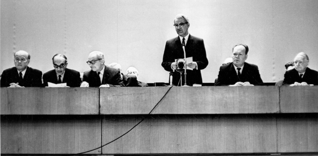 Заседание Президиума АН СССР, 1960-е. Ян Пейве, Н. Н. Селинов, Владимир Котельников, Мстилав Келдыш, Михаил Миллионщиков, Александр Виноградов.&nbsp;