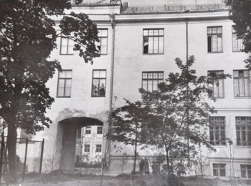Вид со двора пристройки после реконструкции, 1953 - 1958, г. Москва