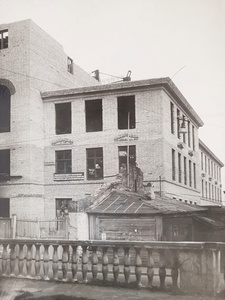 Строительство правого крыла здания, 1953 - 1958, г. Москва. Из альбома «Реконструкция здания Государственного Научно-Исследовательского института Министерства связи СССР 1953–1958 гг.».Выставка «Реконструкция здания НИИ Радио» с этой фотографией.&nbsp;