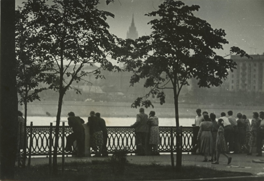 Москва вечером. На набережной, 1950-е, г. Москва