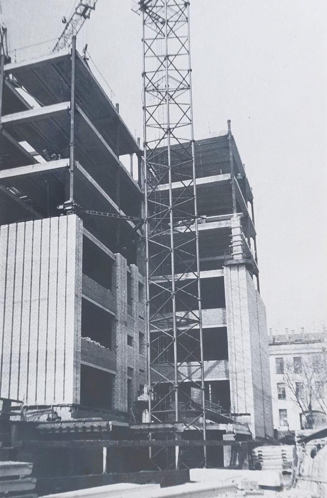 Монтаж здания, 1972 - 1978, г. Москва. Из альбома «Ход строительства Лабораторного корпуса НИИР».
