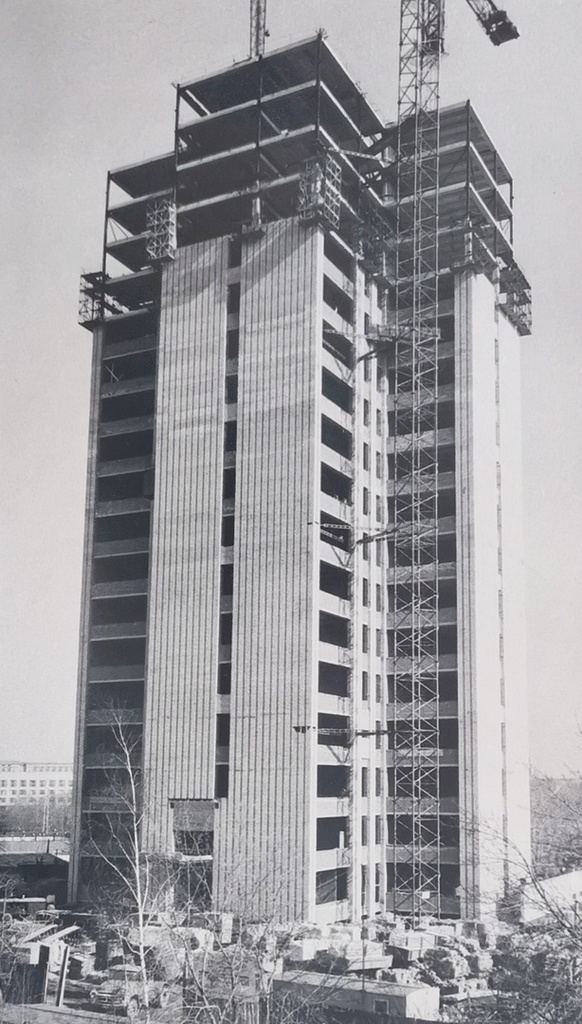 Монтаж здания, 1972 - 1978, г. Москва. Из альбома «Ход строительства Лабораторного корпуса НИИР».
