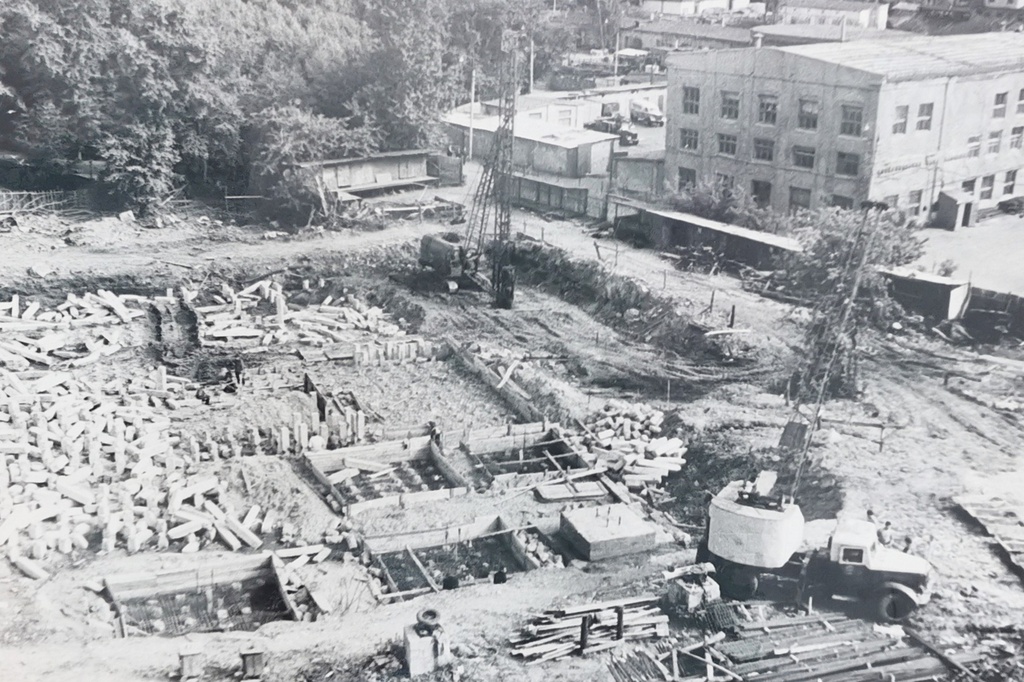 Начало бетонных работ, 1 марта 1970 - 1 октября 1970, г. Москва. Из альбома «Ход строительства Лабораторного корпуса НИИР».