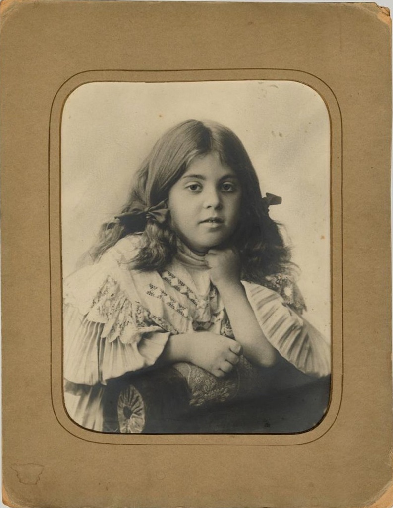 Портрет девочки с распущенными волосами, 1908 - 1910, г. Санкт-Петербург