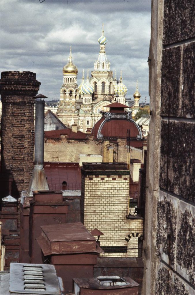 Фото "Вид на храм Воскресения Христова с крыши дома", 1993 год, г ...