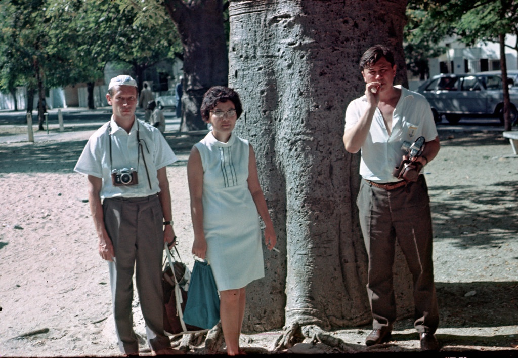 Фото "Географ Лев Бондарев (слева)", 1960-е - История России в фотографиях