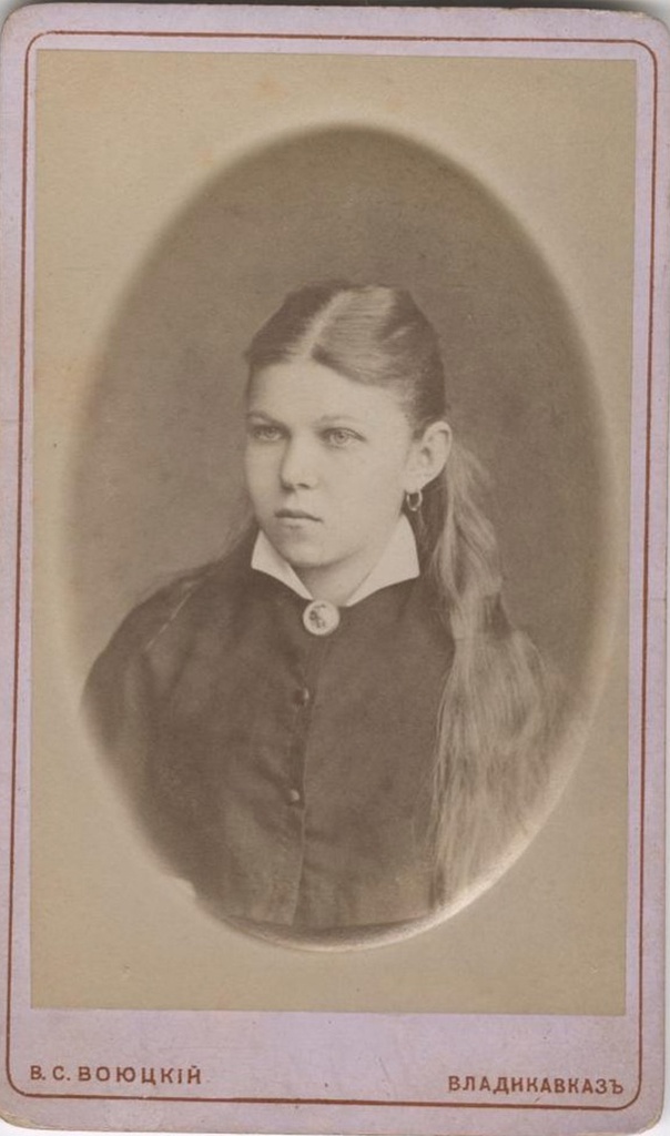 Портрет шестнадцатилетней девушки, 1877 - 1885, Терская обл., г. Владикавказ