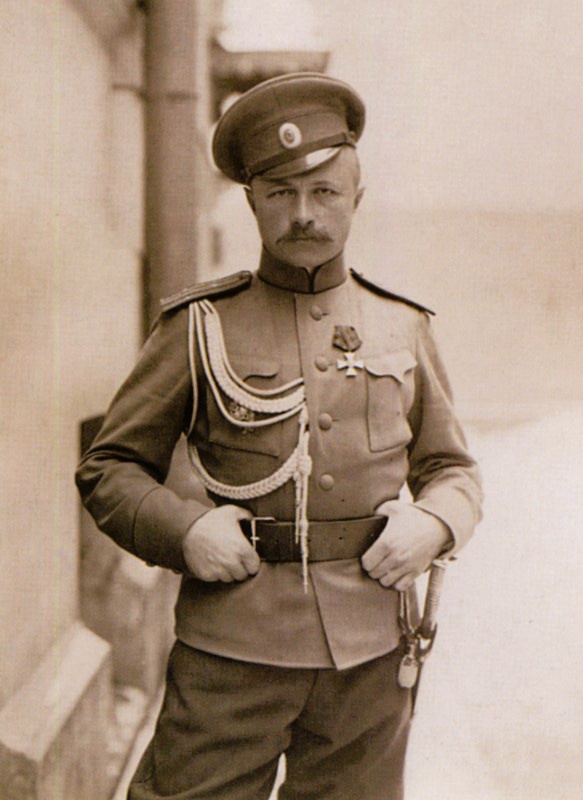 Ге­не­раль­но­го шта­ба под­пол­ков­ник Алек­сандр Ми­хай­ло­вич Ионов, ге­ор­ги­ев­ский ка­ва­лер, и.д. на­чаль­ни­ка шта­ба 4-й Тур­ке­стан­ской стрел­ко­вой бри­га­ды, 1916 - 1917, Семиреченская обл., Верненский у., г. Верный. Полковник Генерального Штаба Александр Михайлович Ионов (1880 Ош, Ферганской области – 1950 г., Нью-Йорк, США), командующий 2-го Семиреченского казачьего полка (с 1 сентября 1917 года по 13 февраля 1918 года),  с которым после прихода к власти большевиков прибыл в Семиречье. Здесь, в городе Верном, на Войсковом казачьем круге был избран войсковым атаманом Семиреченского казачьего войска (с 26 февраля 1918 года).