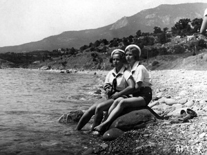 «Артек», 1930-е, Крымская АССР, пгт. Гурзуф. Выставка «Босоногое детство» с этой фотографией.