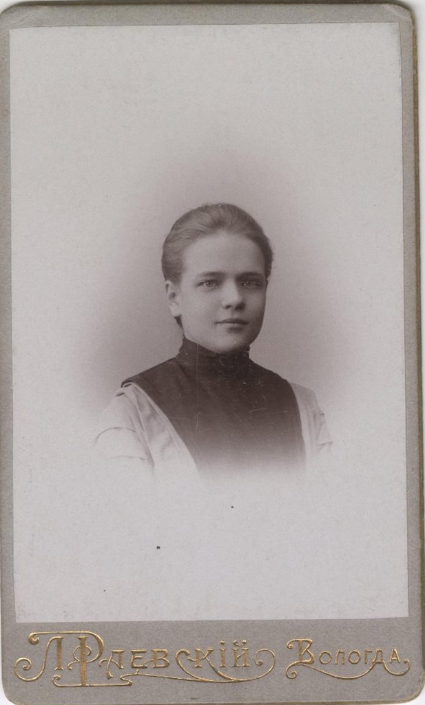 Портрет гимназистки 8-го класса А. Устиновой, 1900-е, г. Вологда