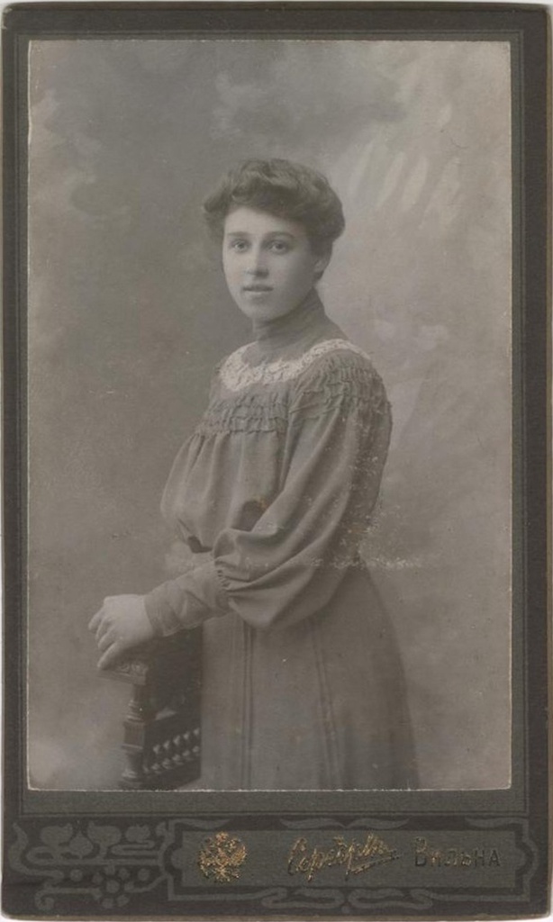 Портрет девушки, 1905 год, г. Вильна. Ныне Вильнюс.