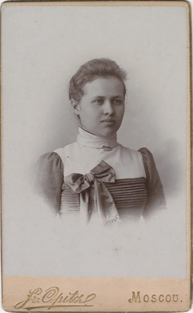 Портрет девушки, 1890 - 1895, г. Москва