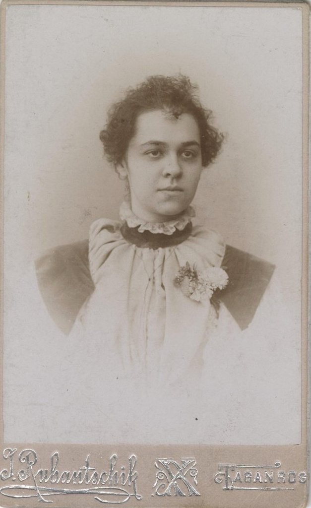 Портрет девушки, 1896 - 1899, Область Войска Донского, г. Таганрог