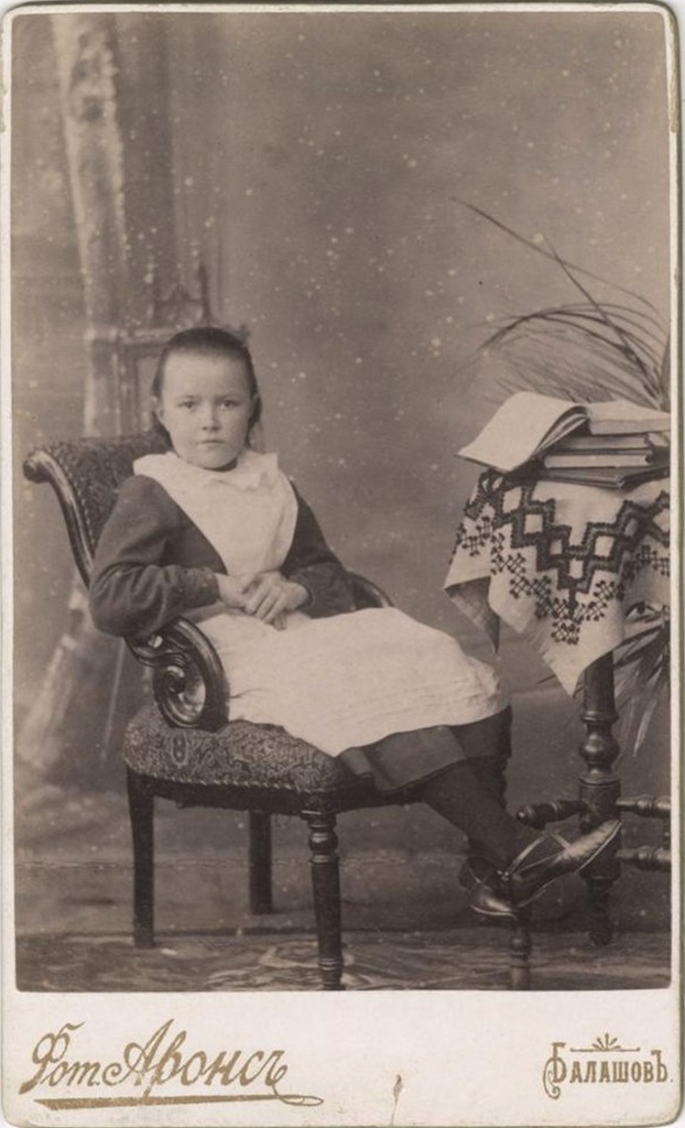 Портрет гимназистки, 1900 - 1905, Саратовская губ., г. Балашов