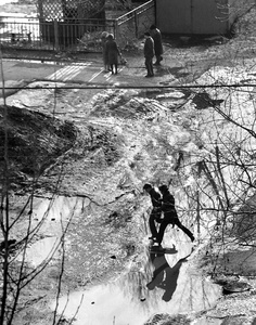 «Весенняя распутица», 1982 год, г. Новосибирск. Выставка «В Новосибирске Сергея Секретарева» с этой фотографией.