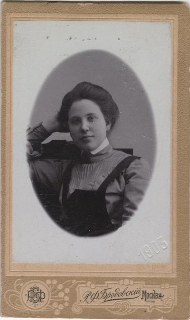Портрет гимназистки Александры Смирновой, 1903 год, г. Москва