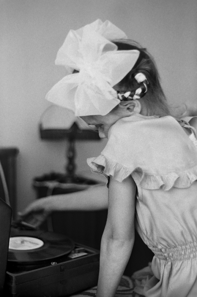 «Очарование винила», сентябрь 1985, г. Новосибирск. Выставка «В Новосибирске Сергея Секретарева» с этой фотографией.