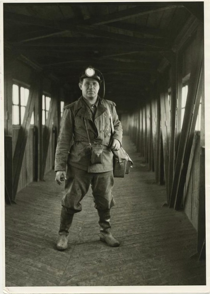 Фото "Евгения Халдей на съемке в шахте", 1960 год - История России в ...