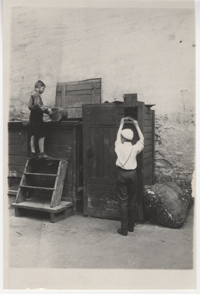 Ящик для сухого утиля, раздельный сбор мусора, 1936 год, г. Москва