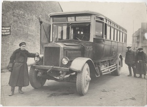 Автобус № 4 в Дружинниковском гараже, 1931 год, г. Москва. Выставка «Московский автобус» с этой фотографией.