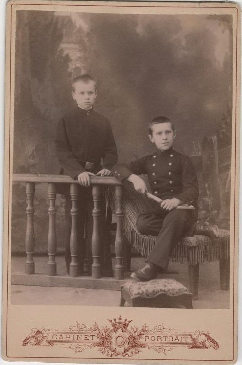 Портрет мальчиков-гимназистов, 1889 - 1892, г. Санкт-Петербург