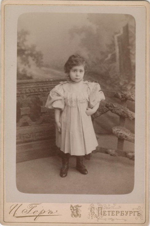 Портрет девочки, 1890 - 1895, г. Санкт-Петербург