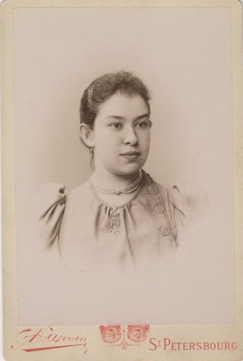 Портрет девушки, 1890 - 1895, г. Санкт-Петербург. 