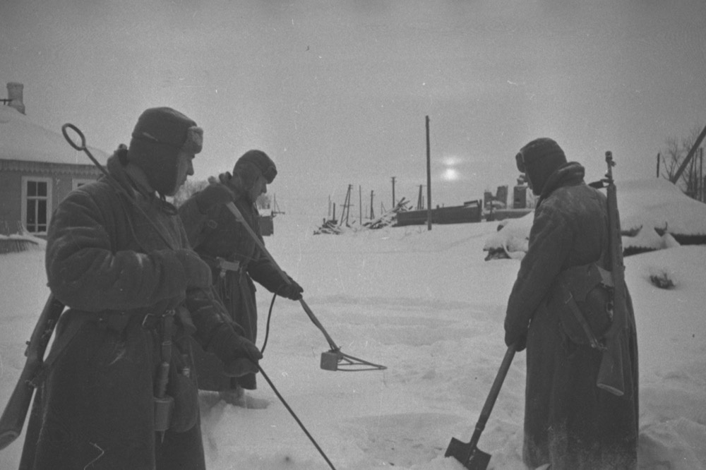 Великая Отечественная война. Саперы-миноискатели, 1941 год, Московская обл., г. Наро-Фоминск