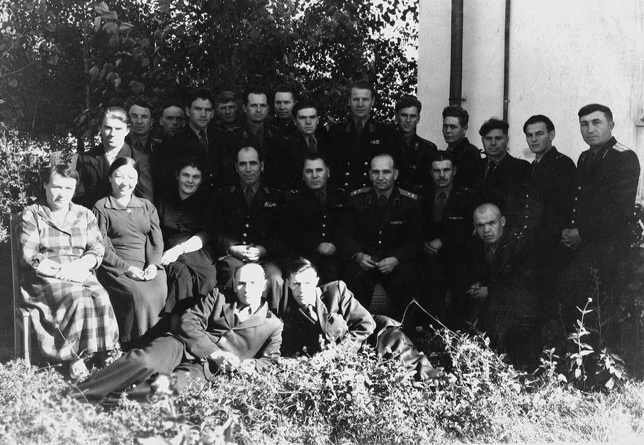 Военнослужащие на Семипалатинском полигоне, октябрь 1960, Казахская ССР, г. Семипалатинск-21. Ныне город Курчатов (Казахстан).