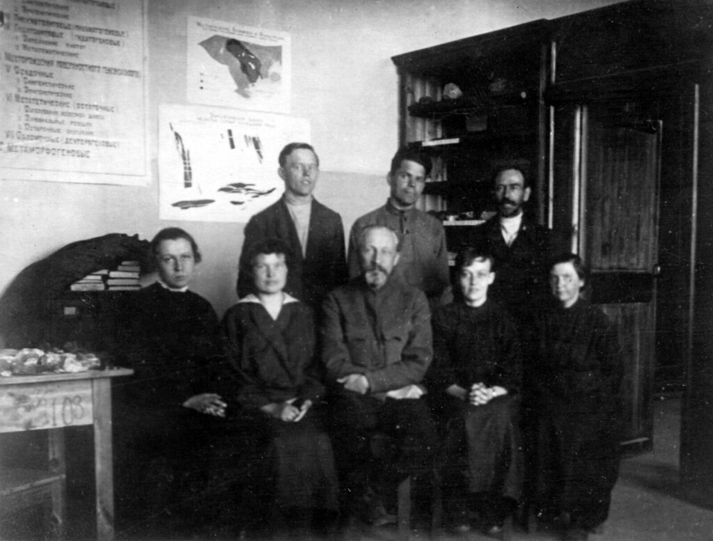 Фото "Профессор Павел Преображенский со студентами Горного института ...