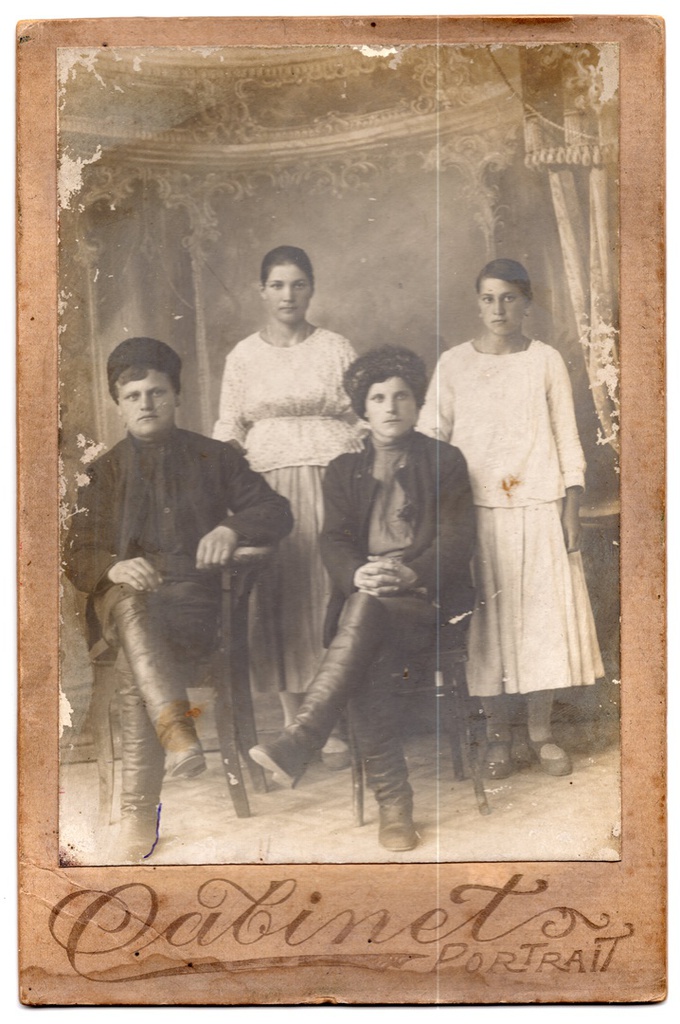 Молодые казаки и девушки, 1900 - 1919, Кубанская обл., Темрюкский отдел, станица Славянская. Братья Прохор и Григорий Горбачевы.&nbsp;&nbsp;&nbsp;&nbsp; &nbsp; &nbsp; &nbsp; &nbsp; &nbsp; &nbsp; &nbsp; &nbsp; &nbsp; &nbsp; &nbsp; &nbsp; &nbsp; &nbsp; &nbsp; &nbsp; &nbsp; &nbsp; &nbsp; &nbsp; &nbsp; &nbsp; &nbsp; &nbsp; &nbsp; &nbsp; &nbsp; &nbsp; &nbsp; &nbsp; &nbsp; &nbsp; &nbsp; &nbsp; &nbsp; &nbsp; &nbsp; &nbsp; &nbsp; &nbsp; &nbsp; &nbsp; &nbsp; &nbsp; &nbsp; &nbsp; &nbsp; &nbsp; &nbsp; &nbsp; &nbsp; &nbsp; &nbsp; &nbsp; &nbsp; &nbsp; &nbsp; &nbsp; &nbsp; &nbsp; &nbsp; &nbsp;&nbsp;Фотография из архива Дмитрия Шишкова.