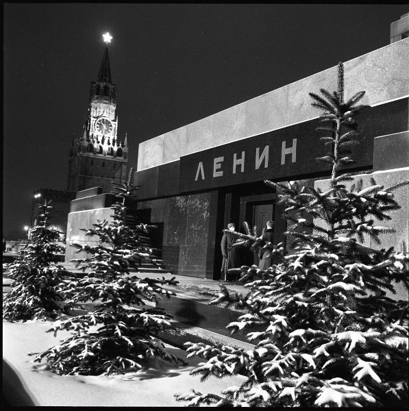 Мавзолей В. И. Ленина ночью, 30 ноября 1961, г. Москва