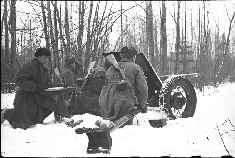 Фото "Советские артиллеристы около орудия", 1941 - 1942 - История ...